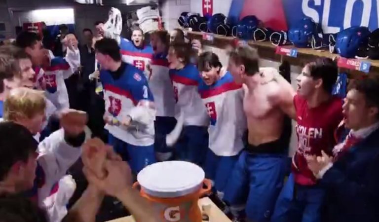 VIDEO Oslavy našich víťazných hokejistov vás chytia za srdce: Ich úprimnú radosť musíte vidieť!